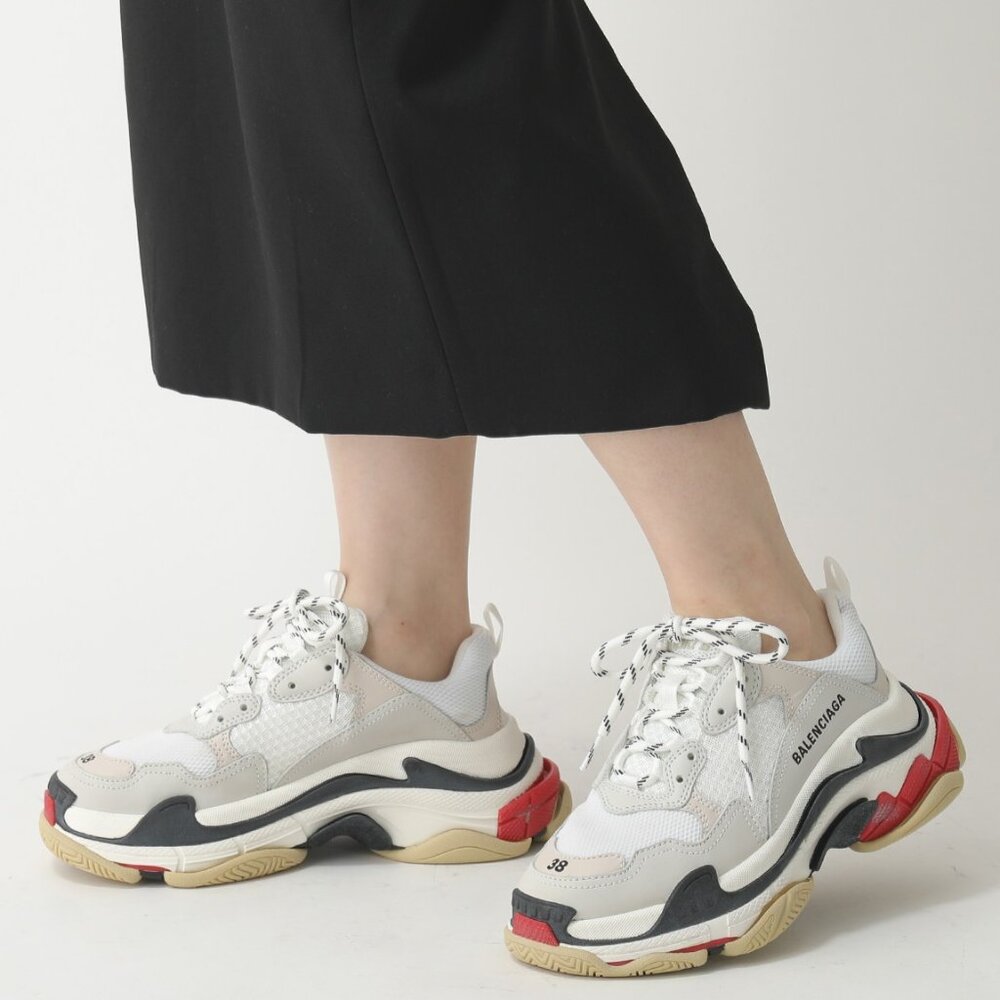 Authentic BALENCIAGA Women's Triple S Sneakers 💎